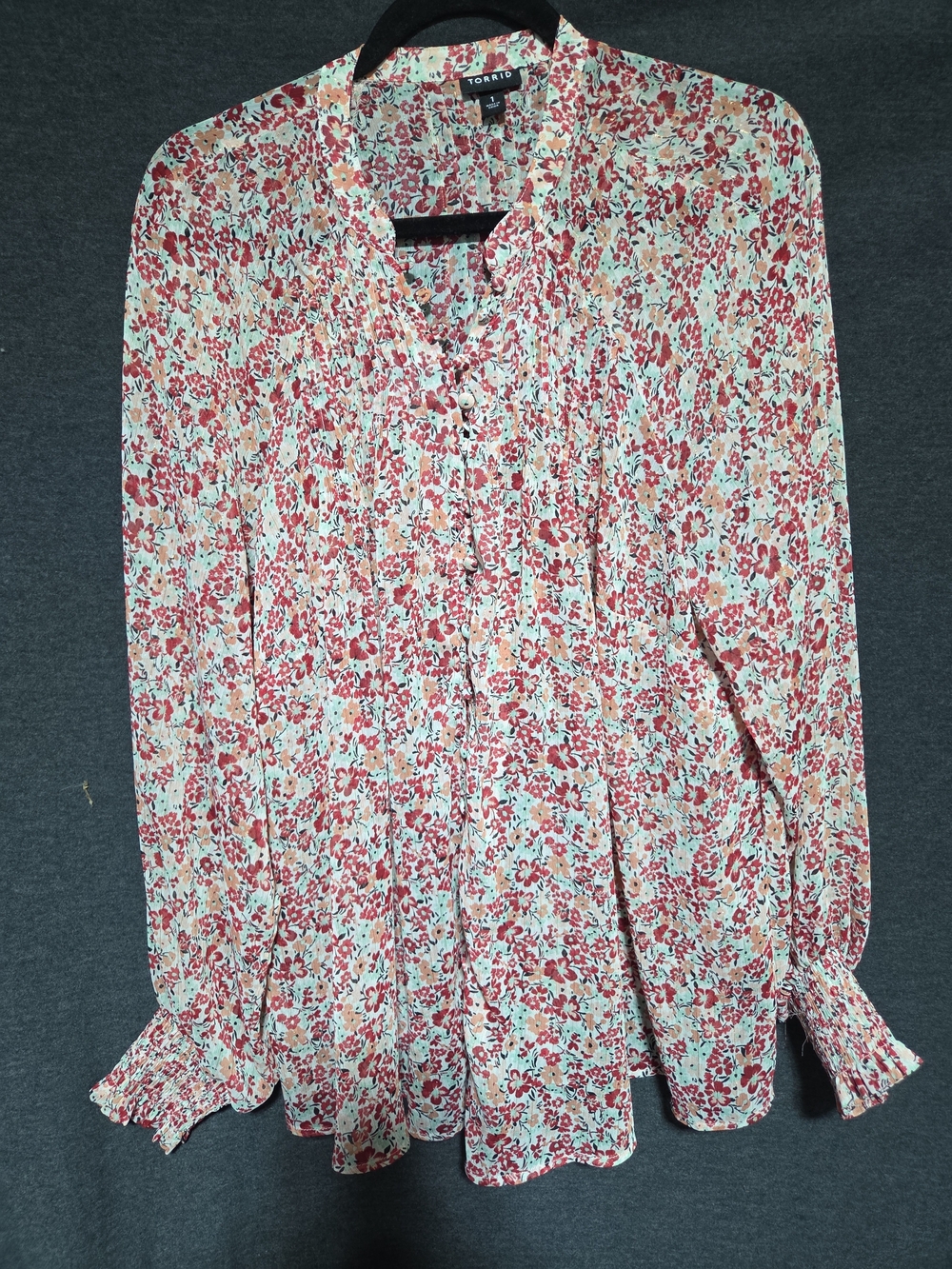 torrid cream blouse with pink floral print Sz 1 (14-16)